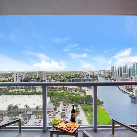 Upper Studio With Balcony,Pool And Gym, Near Beach Hallandale Beach Exterior photo